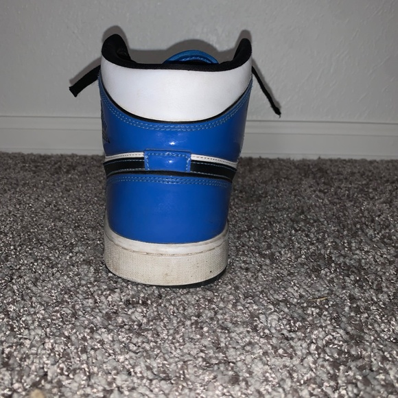 Nike Jordan 1 Mid SE - Picture 3 of 8